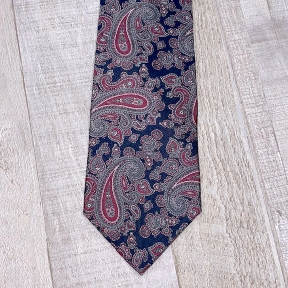 Bert Pulitzer silk paisley tie